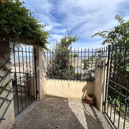 L'abri De L'anse Plerin